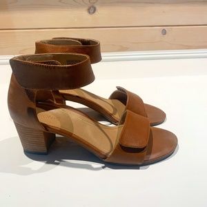 Vionic Solana Block Heel Adjustable Heel Sandals